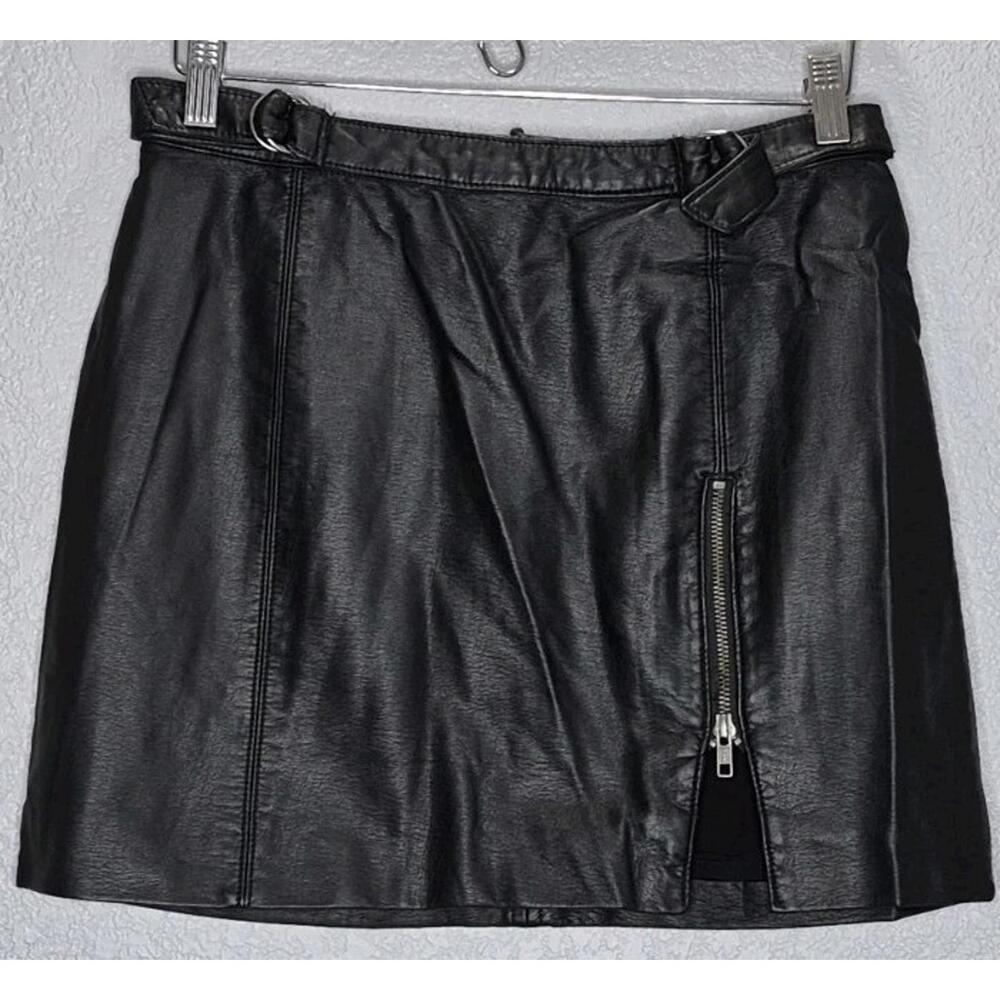 Free People Vegan Leather Midnight Magic Classic Mini Skirt Size 8 Trendy Grunge